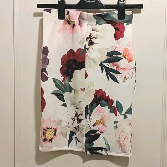 NWOT Floral Pencil Skirt - Picture 2 of 5